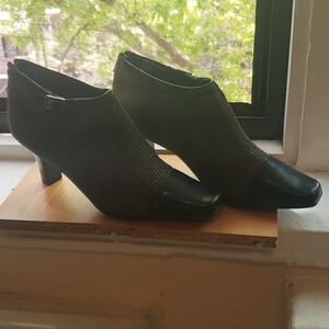 AEROSOLES  BOOTS SIZE 71/2